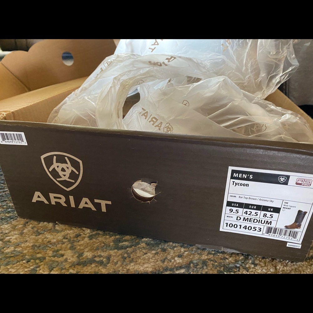 Men’s Ariat boots - NWT